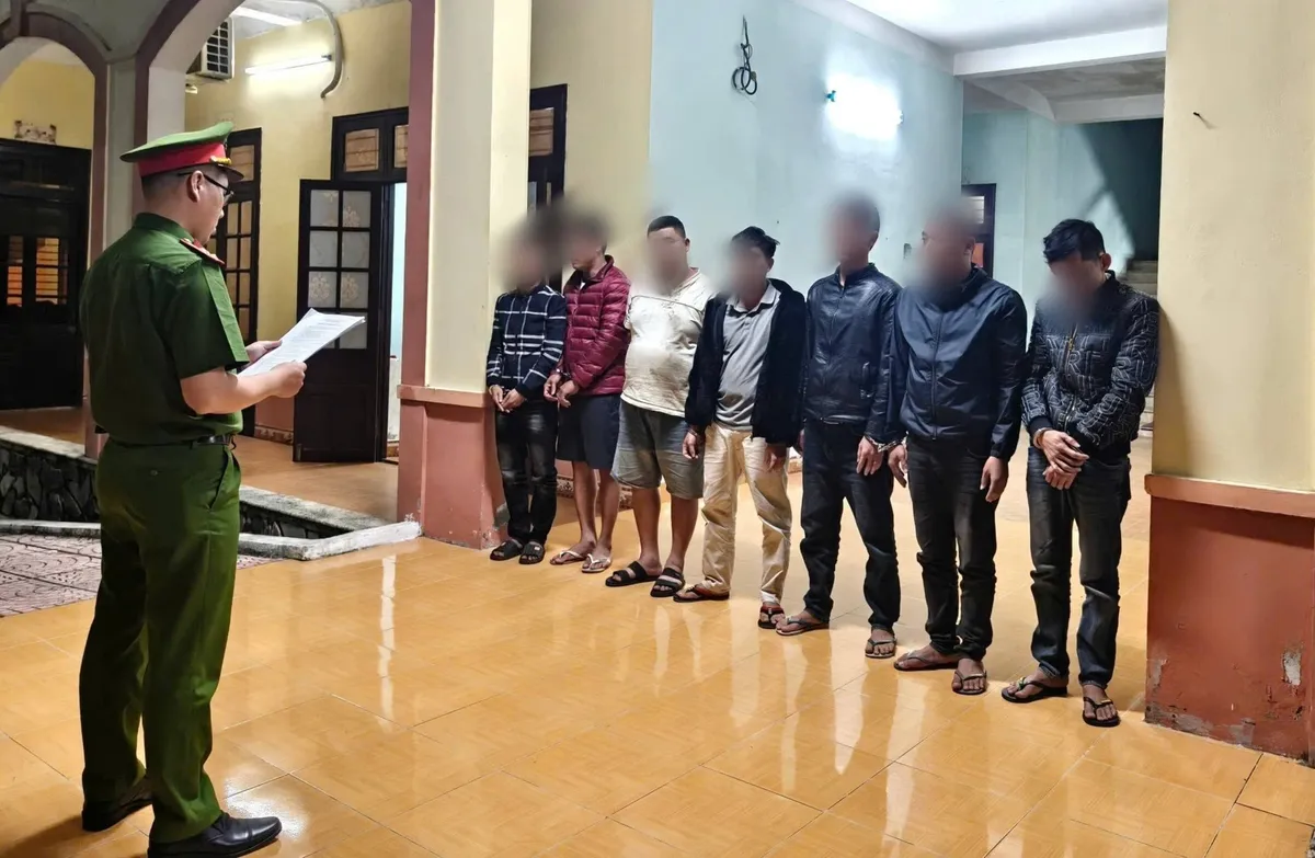 Bắt 7 đối tượng đ&aacute;nh bạc dưới h&igrave;nh thức lắc bầu cua ở Đ&agrave; Nẵng - Ảnh 2.