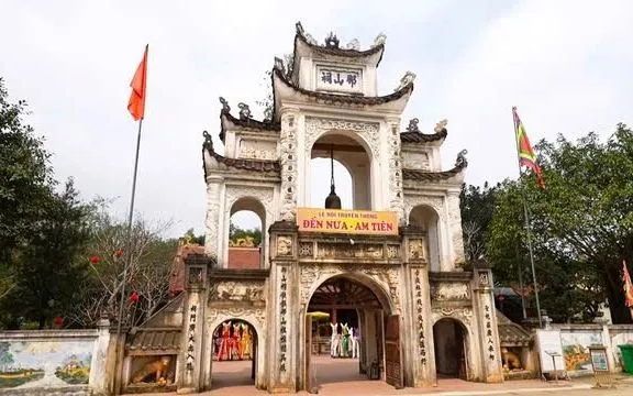 Cổng Nghinh môn - đền Nưa. (Nguồn: Bộ Văn hóa, Thể thao và Du lịch)