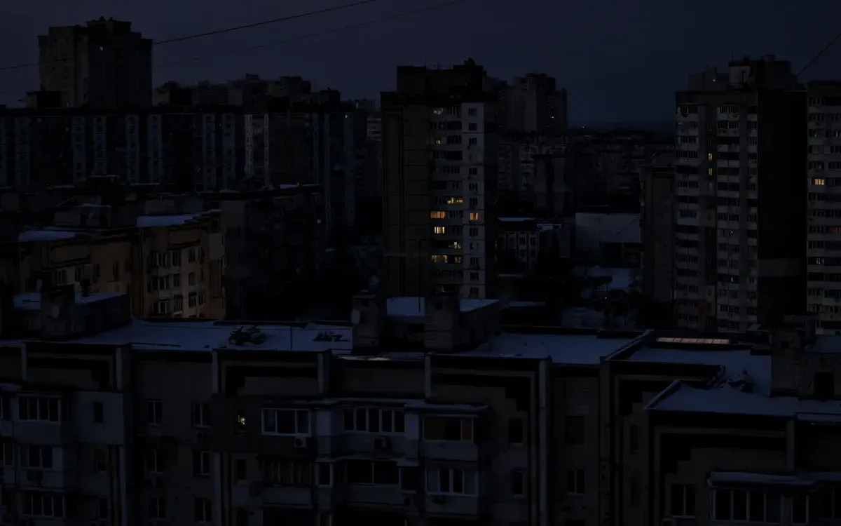 Tình trạng mất điện thường xuyên xảy ra trên khắp Ukraine (Ảnh: Global Images Ukraine)