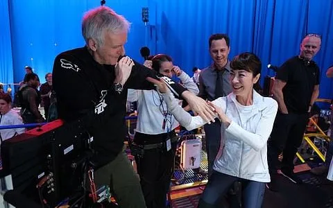 Đạo diễn James Cameron và Dương Tử Quỳnh tại phim trường Avatar (Ảnh: Instagram)