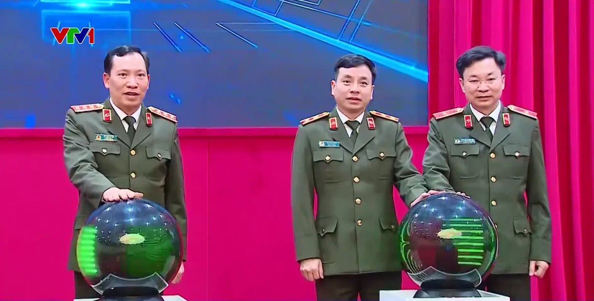 Ra mắt Trung t&acirc;m th&ocirc;ng tin chỉ huy truyền tin b&aacute;o ch&aacute;y li&ecirc;n th&ocirc;ng to&agrave;n quốc - Ảnh 1.