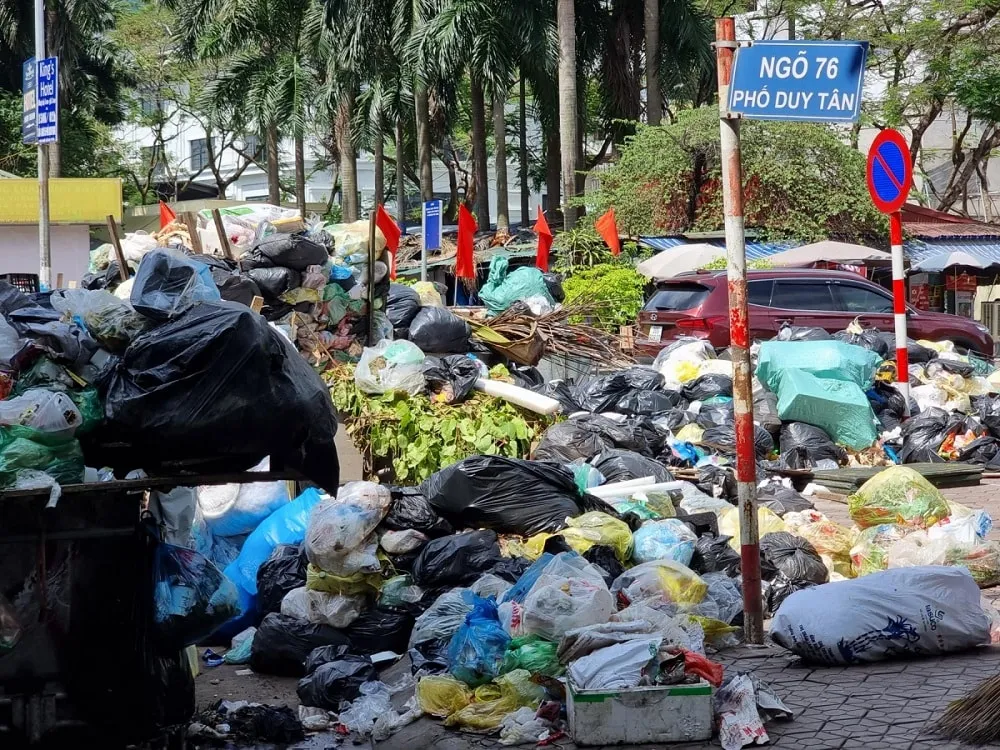 H&agrave;ng ngh&igrave;n tấn r&aacute;c thải của H&agrave; Nội đang được xử l&yacute; như thế n&agrave;o?- Ảnh 1.