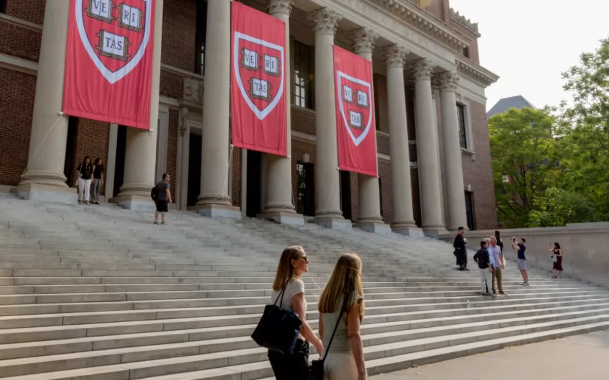 Khuôn viên Đại học Harvard tại Cambridge, Massachusetts (Ảnh: Bloomberg)