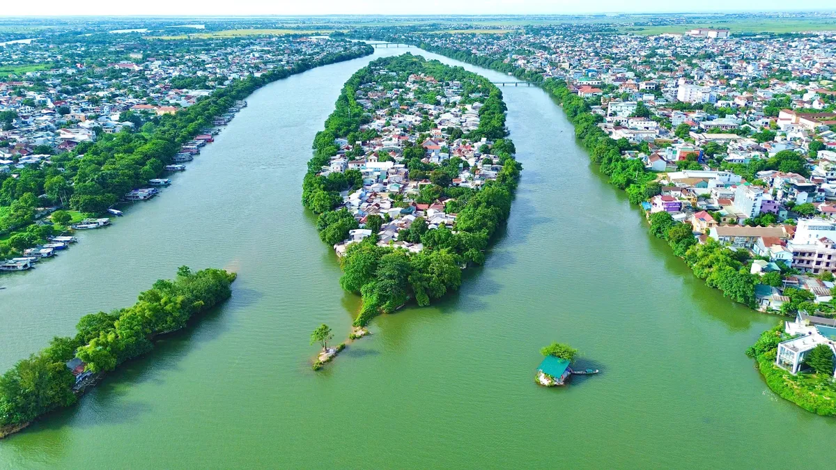 Huế: Đầu tư 2.200 tỷ đồng x&acirc;y cầu vượt s&ocirc;ng Hương - Ảnh 1.