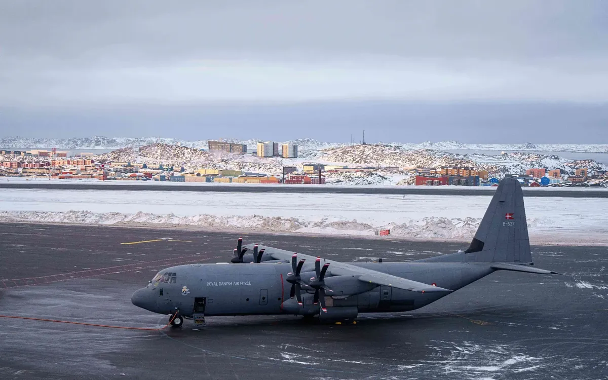 Máy bay quân sự của Không quân Hoàng gia Đan Mạch tại sân bay Nuuk, Greenland ngày 15/1/2026 (Ảnh: AP)