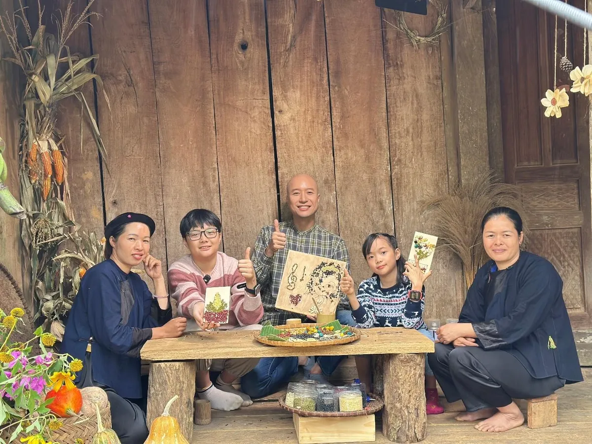 Cha con vạn dặm: H&agrave;nh tr&igrave;nh chữa l&agrave;nh của ba bố con nhạc trưởng Đồng Quang Vinh- Ảnh 1.