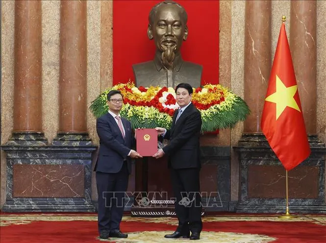 Chủ tịch nước Lương Cường trao quyết định bổ nhiệm Đại sứ Việt Nam tại nước ngo&agrave;i - Ảnh 1.