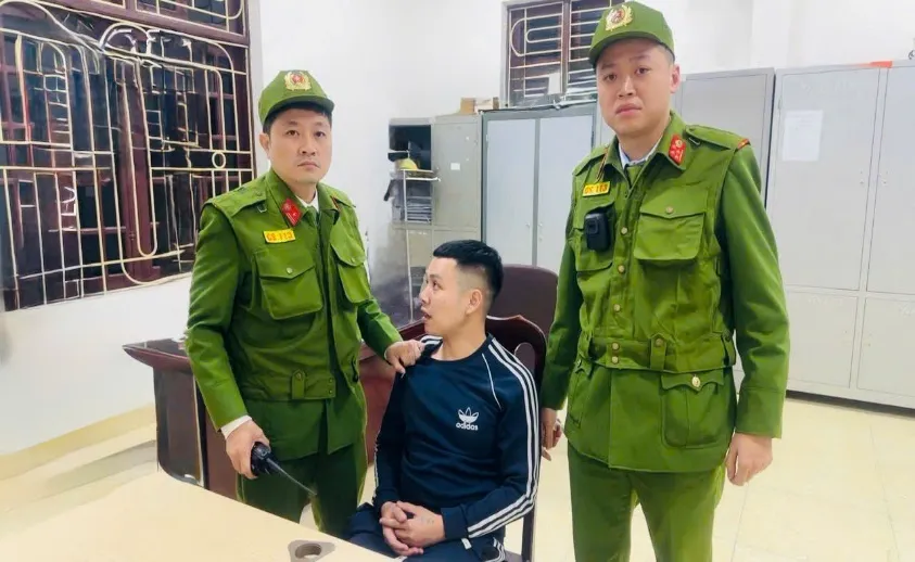 Bắt đối tượng đốt nh&agrave; trọ ở H&agrave; Nội do m&acirc;u thuẫn t&igrave;nh cảm- Ảnh 1.