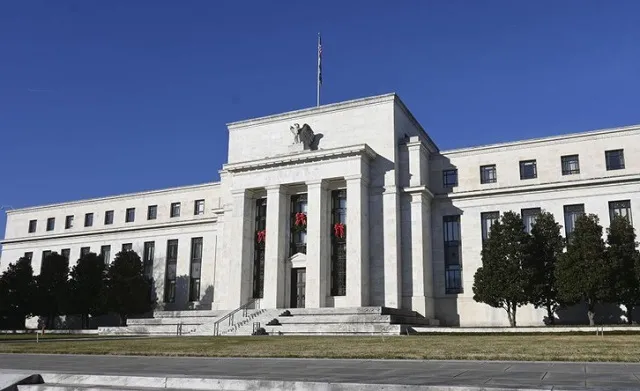 Fed lạc quan thận trọng về kinh tế Mỹ, dự b&aacute;o tăng trưởng nhẹ đến vừa- Ảnh 1.