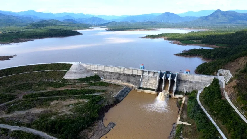 Kh&aacute;nh H&ograve;a kiểm định lại hồ chứa nước S&ocirc;ng Than sau sự cố nứt th&acirc;n đập - Ảnh 1.