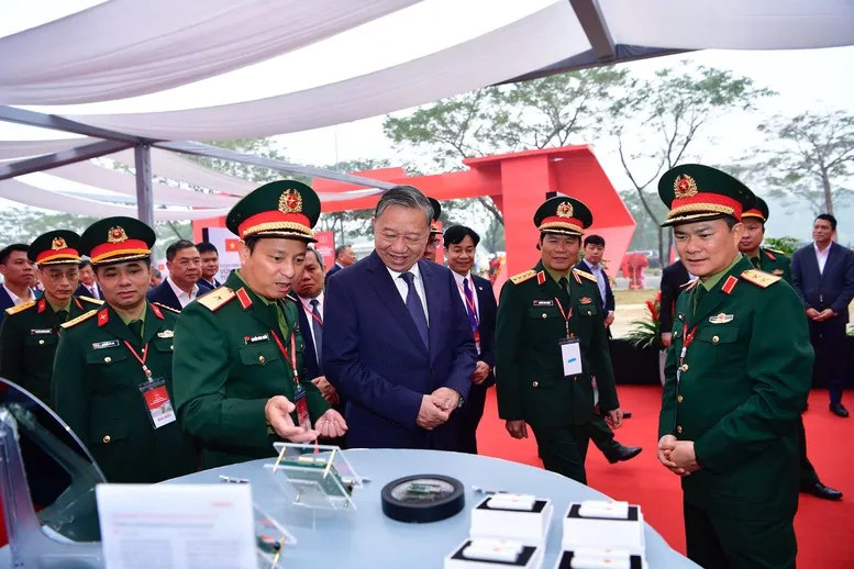 Thủ tướng: Nh&agrave; m&aacute;y chế tạo chip b&aacute;n dẫn c&ocirc;ng nghệ cao l&agrave; mắt x&iacute;ch then chốt m&agrave; Việt Nam c&ograve;n thiếu - Ảnh 1.