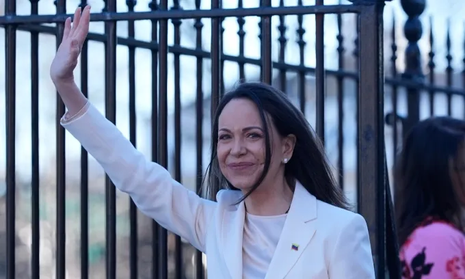 L&atilde;nh đạo đối lập Venezuela n&oacute;i đ&atilde; tặng huy chương Nobel H&ograve;a b&igrave;nh cho &ocirc;ng Trump- Ảnh 1.