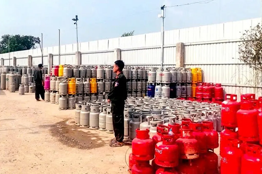 T&acirc;y Ninh ph&aacute; đường d&acirc;y sản xuất gas giả li&ecirc;n tỉnh quy m&ocirc; lớn, bắt 16 người- Ảnh 1.