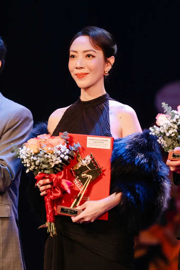 Phim Tết Nụ h&ocirc;n bạc tỷ nối d&agrave;i chuỗi giải thưởng - Ảnh 1.