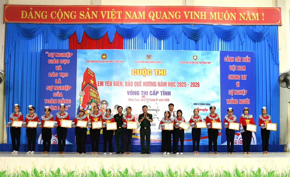 Bồi đắp l&ograve;ng tự h&agrave;o d&acirc;n tộc, &yacute; thức chủ quyền cho thế hệ trẻ qua cuộc thi "Em y&ecirc;u biển, đảo qu&ecirc; hương"- Ảnh 2.