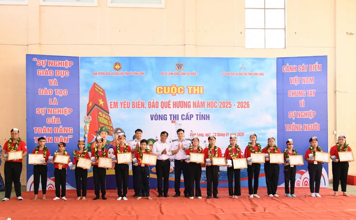 Bồi đắp l&ograve;ng tự h&agrave;o d&acirc;n tộc, &yacute; thức chủ quyền cho thế hệ trẻ qua cuộc thi "Em y&ecirc;u biển, đảo qu&ecirc; hương"- Ảnh 3.