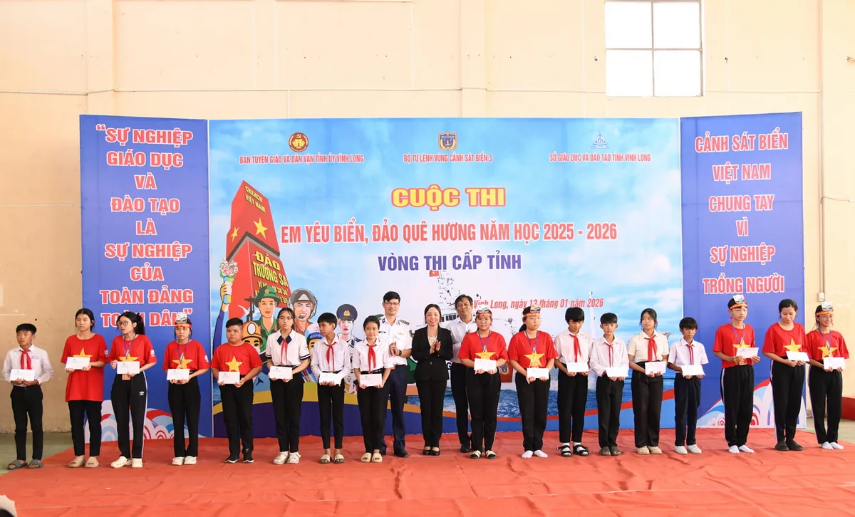 Bồi đắp l&ograve;ng tự h&agrave;o d&acirc;n tộc, &yacute; thức chủ quyền cho thế hệ trẻ qua cuộc thi "Em y&ecirc;u biển, đảo qu&ecirc; hương"- Ảnh 7.