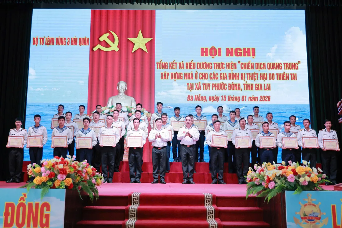 Kỳ t&iacute;ch 35 ng&agrave;y đ&ecirc;m v&agrave; những ng&ocirc;i nh&agrave; nghĩa t&igrave;nh của người chiến sĩ Hải qu&acirc;n V&ugrave;ng 3 - Ảnh 4.