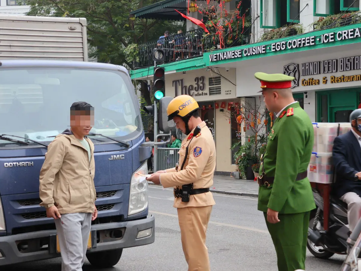 H&agrave; Nội: Hiệu quả từ m&ocirc; h&igrave;nh tuyến đường &ldquo;Ba nhất&rdquo; phục vụ Đại hội Đảng XIV - Ảnh 4.