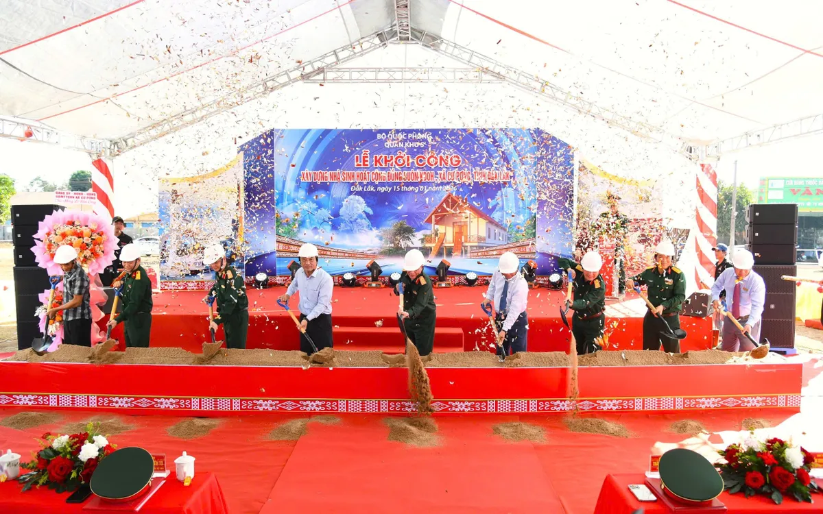 Nghi thức khởi công xây dựng Nhà sinh hoạt cộng đồng Buôn Kđoh.