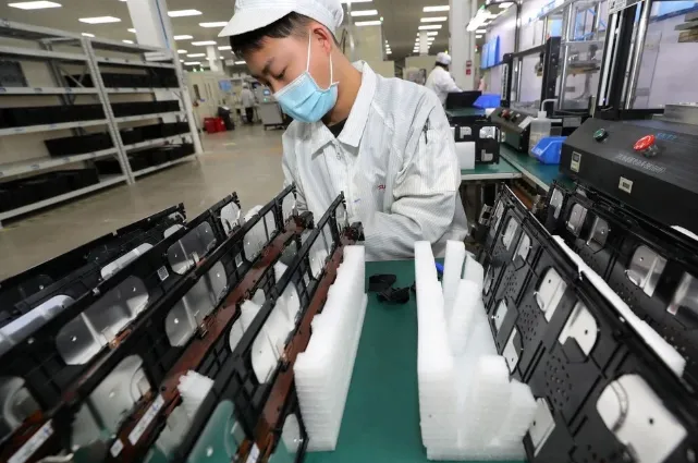 Trung Quốc siết chặt quản l&yacute; t&aacute;i chế pin xe điện- Ảnh 1.