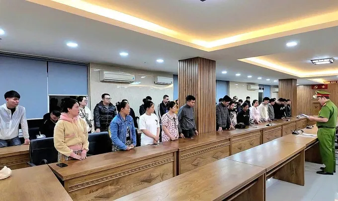 C&ocirc;ng an Đ&agrave; Nẵng triệt ph&aacute; đường d&acirc;y mua b&aacute;n t&agrave;i khoản ng&acirc;n h&agrave;ng, bắt giữ 35 người- Ảnh 1.