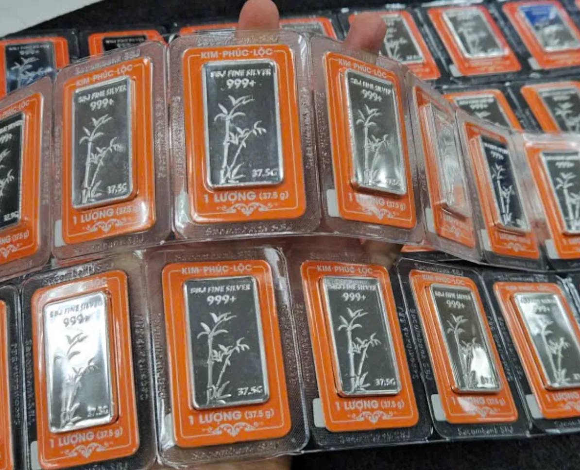 Gi&aacute; bạc h&ocirc;m nay 17-1: V&igrave; sao nh&agrave; đầu tư r&oacute;t tiền kỷ lục v&agrave;o bạc?- Ảnh 1.