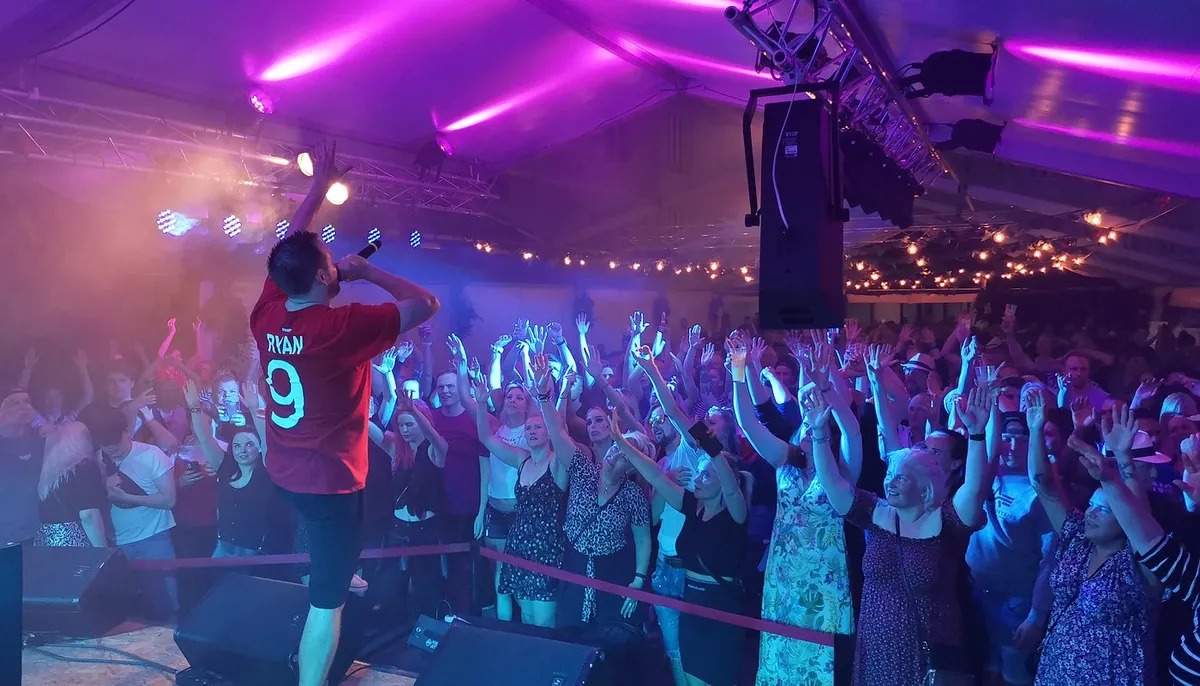 H&aacute;t Karaoke - niềm đam m&ecirc; tại Phần Lan- Ảnh 1.