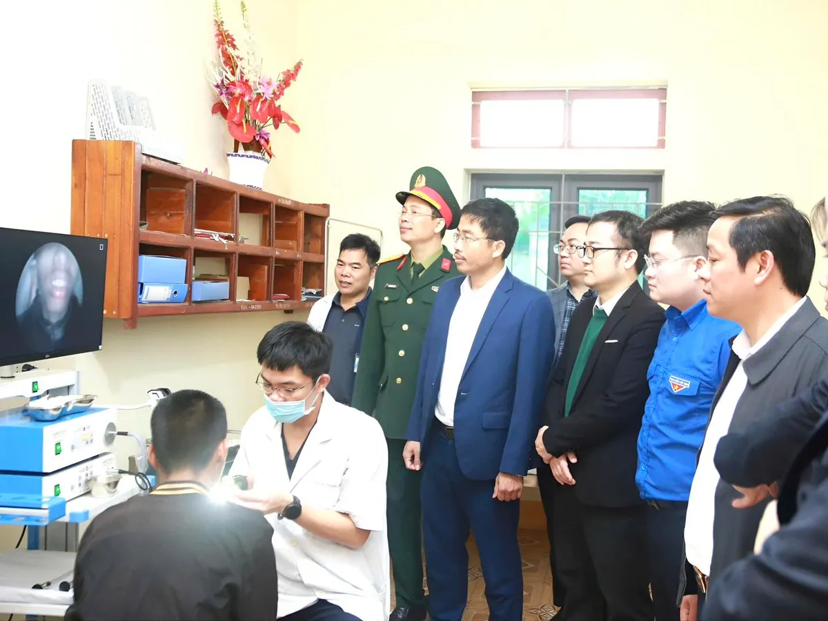 Nghệ An: B&aacute;c sĩ kh&aacute;m bệnh, ph&aacute;t thuốc miễn ph&iacute; cho b&agrave; con v&ugrave;ng kh&oacute; khăn trước Tết - Ảnh 2.