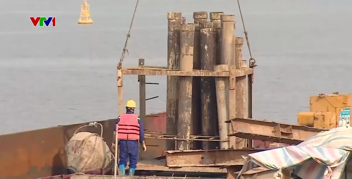 Đảm bảo tiến độ c&aacute;c dự &aacute;n cầu qua s&ocirc;ng Hồng - Ảnh 1.