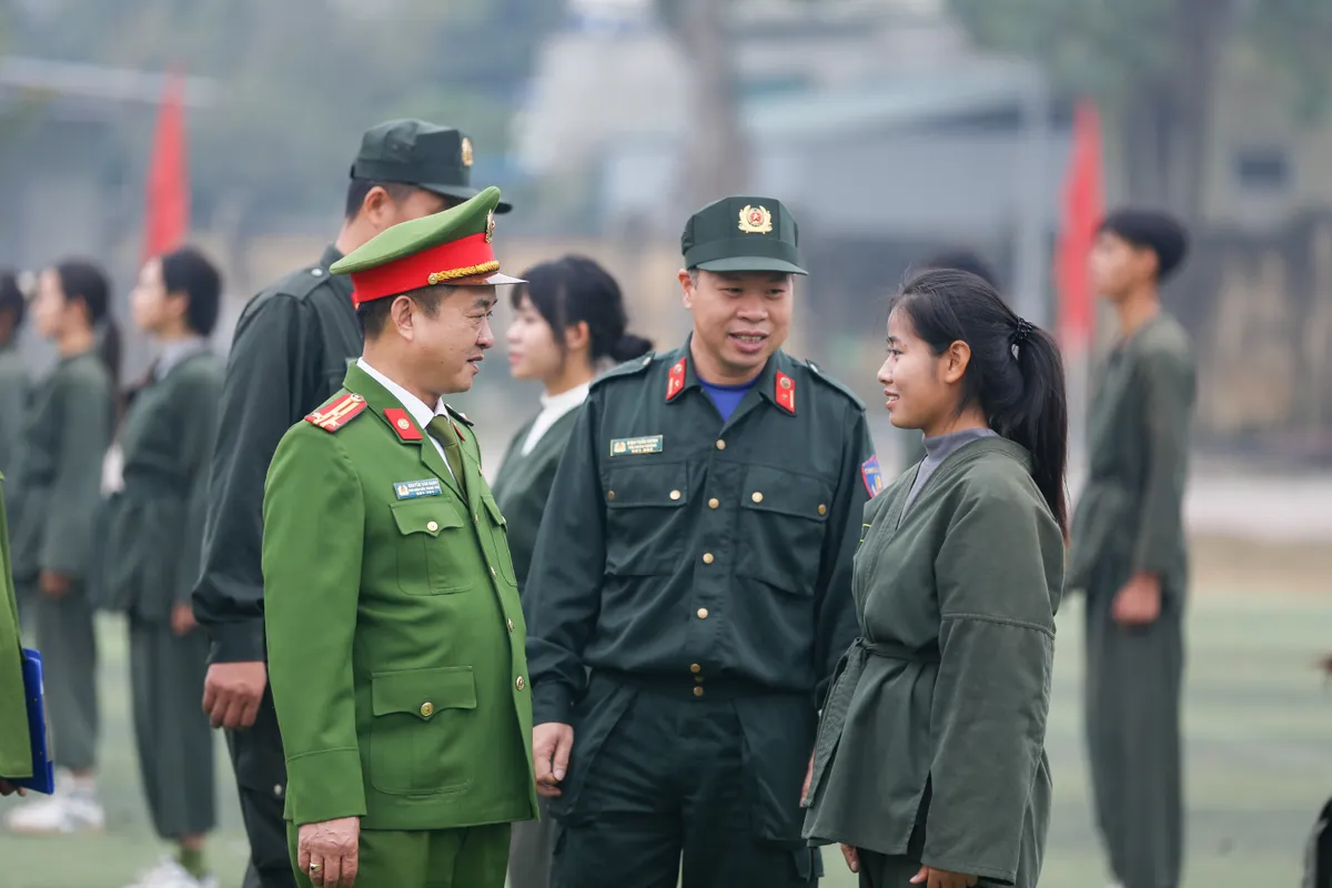 Học vi&ecirc;n c&aacute;c trường c&ocirc;ng an r&egrave;n luyện bản lĩnh tại thao trường  - Ảnh 7.
