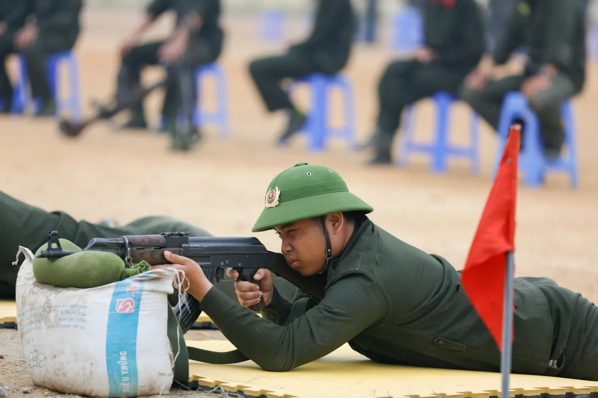 Học vi&ecirc;n c&aacute;c trường c&ocirc;ng an r&egrave;n luyện bản lĩnh tại thao trường  - Ảnh 32.