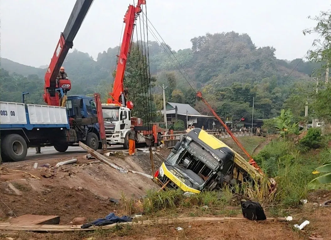 Tạm giữ l&aacute;i xe g&acirc;y tai nạn tr&ecirc;n tuyến Quốc lộ 6 l&agrave;m 4 người thương vong- Ảnh 1.