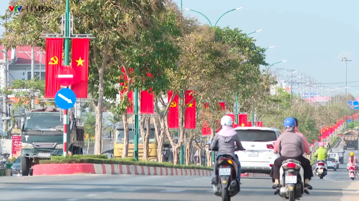TP Hồ Ch&iacute; Minh: C&aacute;c x&atilde;, phường ven biển rực rỡ cờ hoa hướng về Đại hội to&agrave;n quốc lần thứ XIV - Ảnh 4.