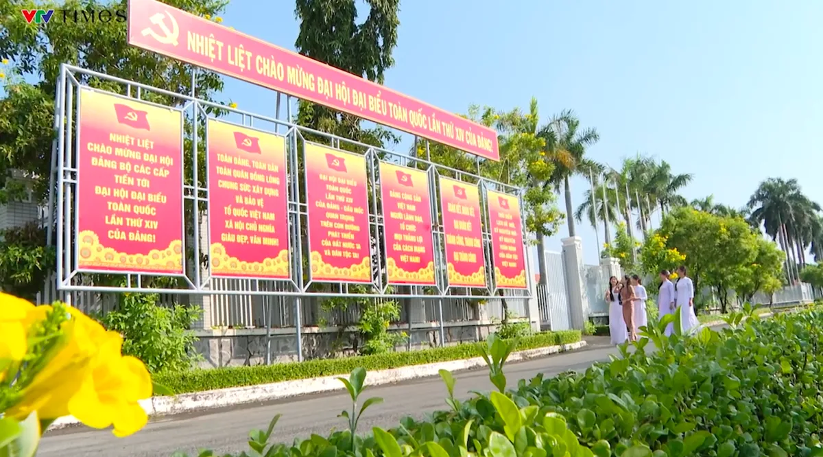 TP Hồ Ch&iacute; Minh: C&aacute;c x&atilde;, phường ven biển rực rỡ cờ hoa hướng về Đại hội to&agrave;n quốc lần thứ XIV - Ảnh 3.