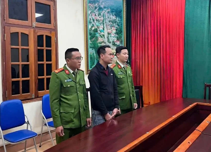 Tạm giữ l&aacute;i xe g&acirc;y tai nạn tr&ecirc;n tuyến Quốc lộ 6 l&agrave;m 4 người thương vong- Ảnh 2.