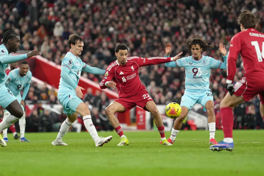 Mất điểm tại Anfield, Liverpool vẫn vượt mặt MU trên bảng xếp hạng Ngoại hạng Anh- Ảnh 3.