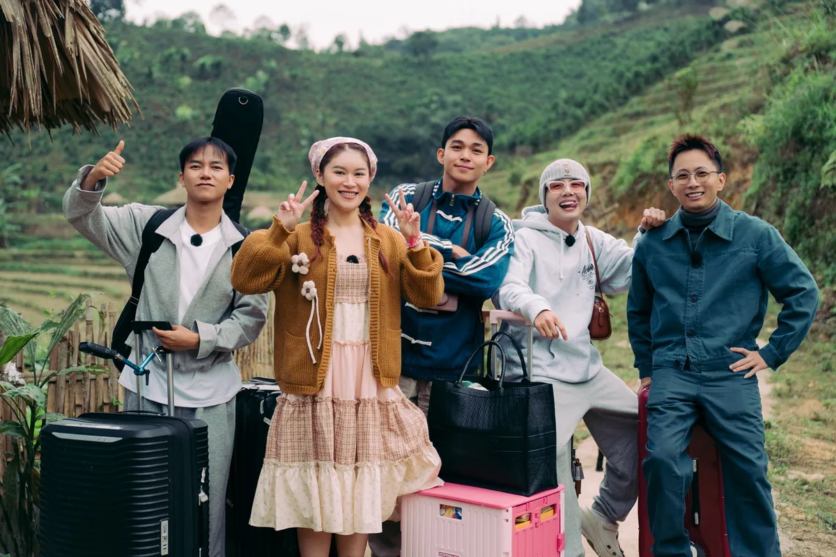 Gia đ&igrave;nh Haha - Tập 16: Ng&agrave;y trở về với bản Liền- Ảnh 2.