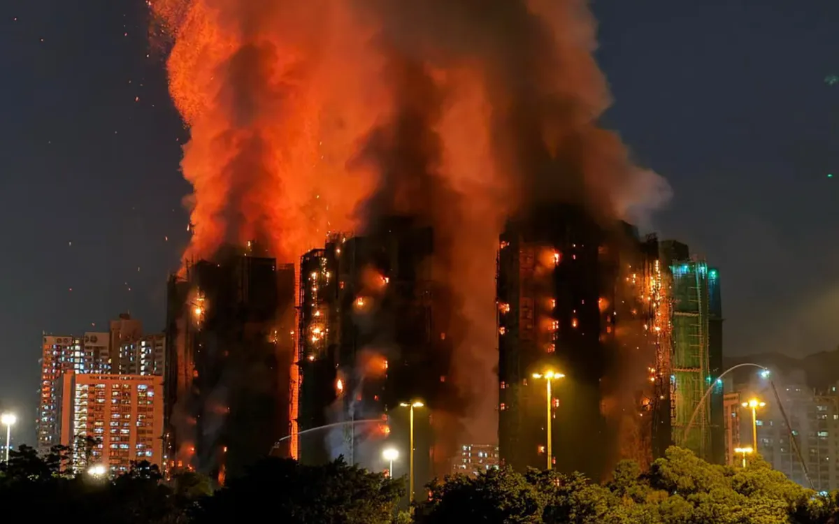 Thảm kịch cháy khu chung cư Wang Fuk Court ở quận Tai Po, Hong Kong (Trung Quốc) ngày 26/11/2025 (Ảnh: AFP)