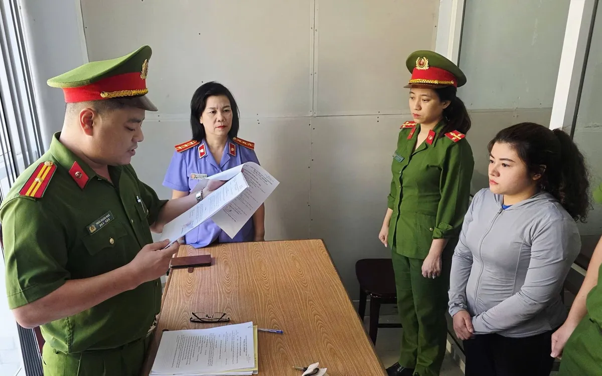 Tống đạt lệnh khởi tố vụ án, khởi tố bị can với Thái Thị Thu Hà