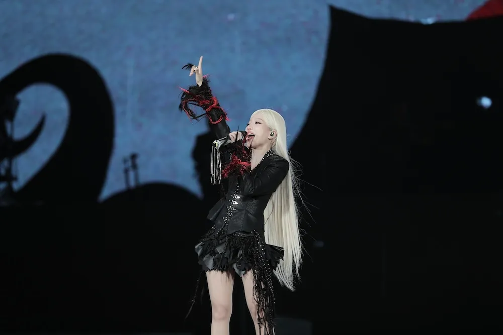 Ph&ugrave;ng Kh&aacute;nh Linh tiếp nối h&agrave;nh tr&igrave;nh đầy rực rỡ của &ldquo;Giữa một vạn người&rdquo; tại GENFest- Ảnh 1.