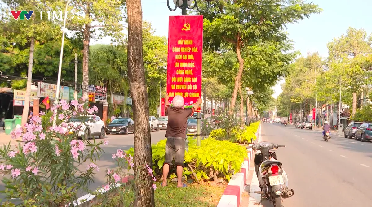 TP Hồ Ch&iacute; Minh: C&aacute;c x&atilde;, phường ven biển rực rỡ cờ hoa hướng về Đại hội to&agrave;n quốc lần thứ XIV - Ảnh 2.