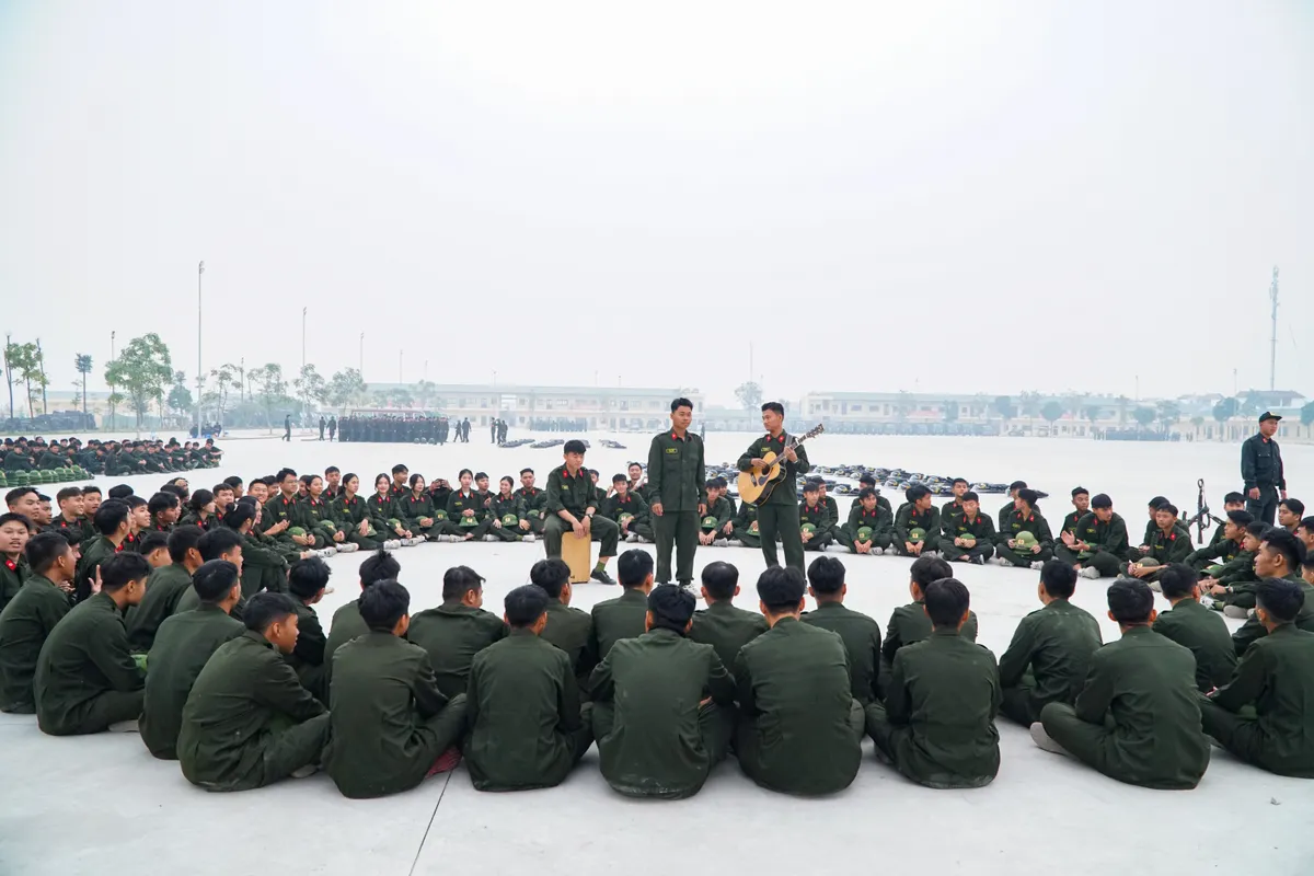 Học vi&ecirc;n c&aacute;c trường c&ocirc;ng an r&egrave;n luyện bản lĩnh tại thao trường  - Ảnh 35.