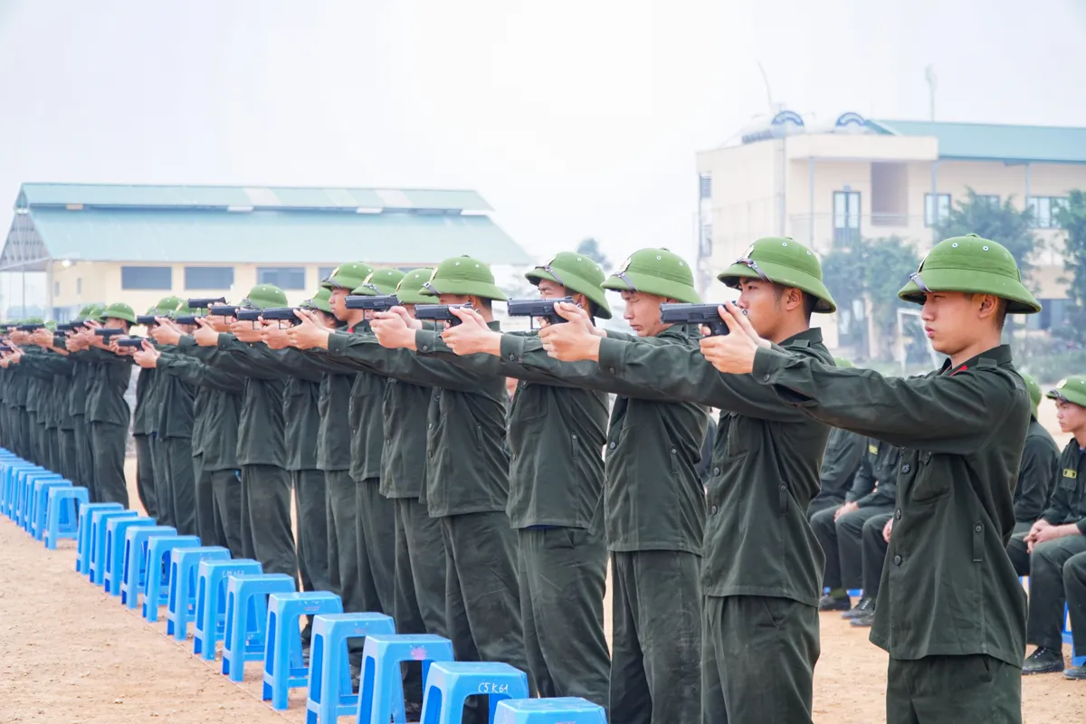 Học vi&ecirc;n c&aacute;c trường c&ocirc;ng an r&egrave;n luyện bản lĩnh tại thao trường  - Ảnh 25.