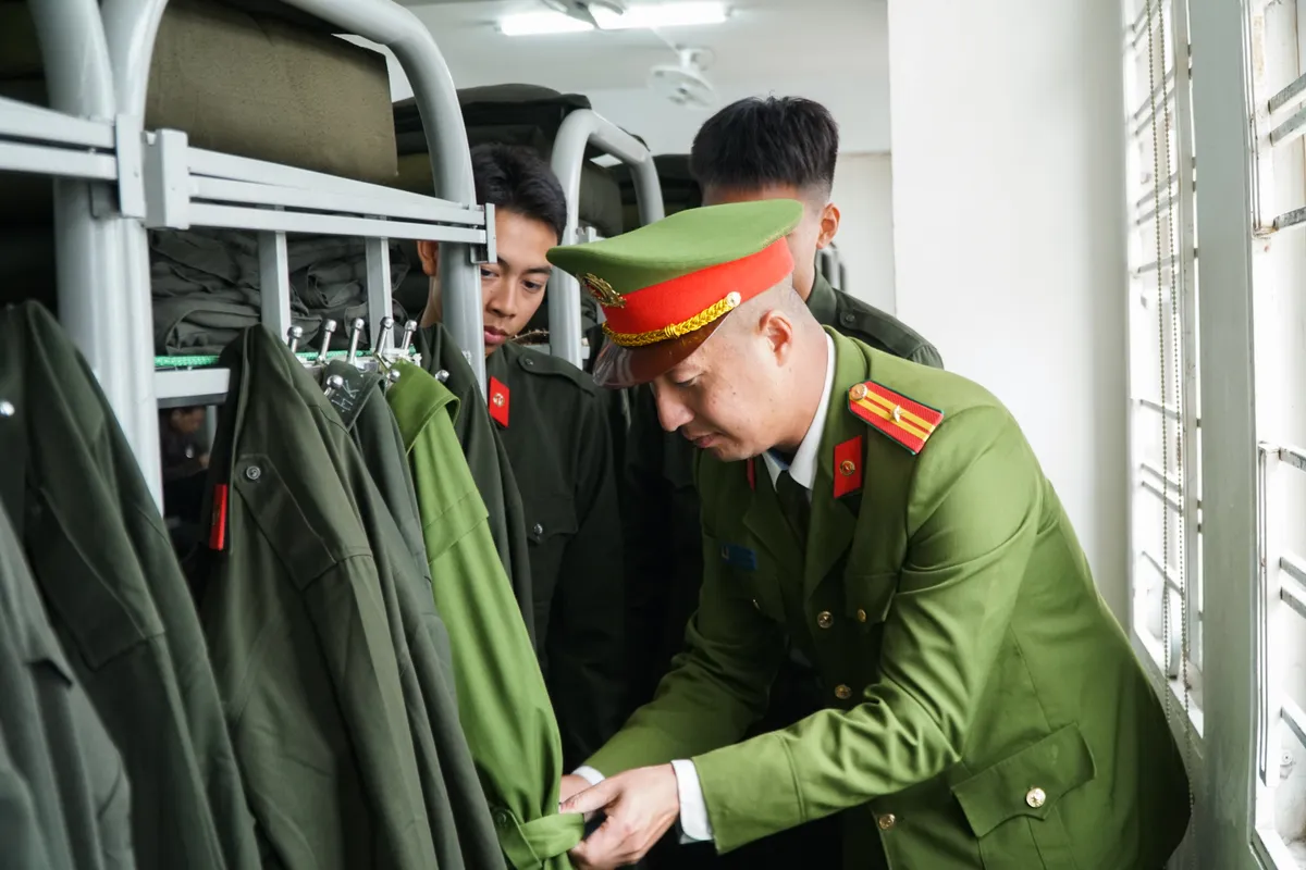 Hơn 1.000 học vi&ecirc;n c&aacute;c trường c&ocirc;ng an khổ luyện trong gi&aacute; r&eacute;t của H&agrave; Nội - Ảnh 10.