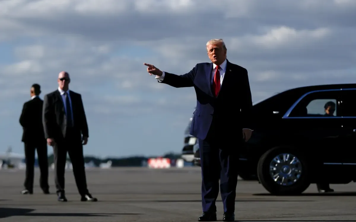 Tổng thống Donald Trump vẫn giữ nguyên ý định về việc kiểm soát Greenland (Ảnh: AP)