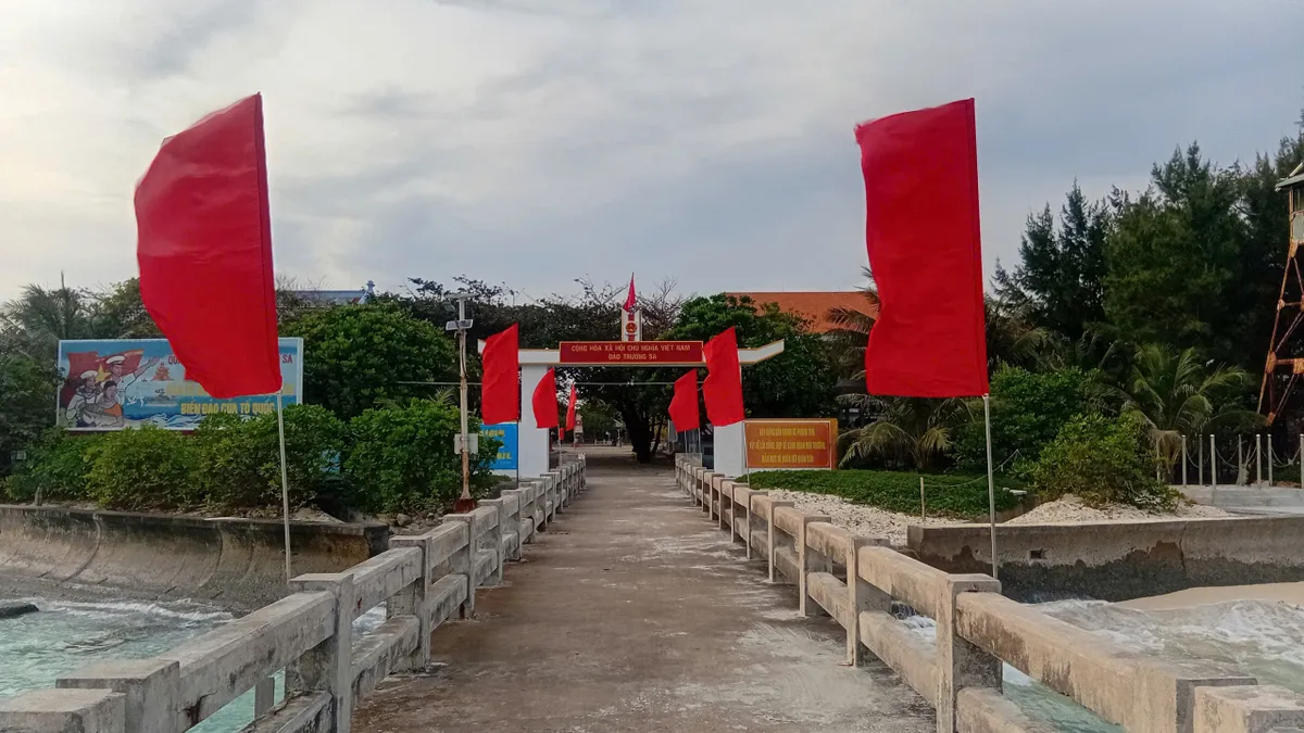 V&ugrave;ng 4 Hải qu&acirc;n: Thi đua quyết thắng, vững tay s&uacute;ng bảo vệ chủ quyền hướng về Đại hội XIV của Đảng - Ảnh 1.