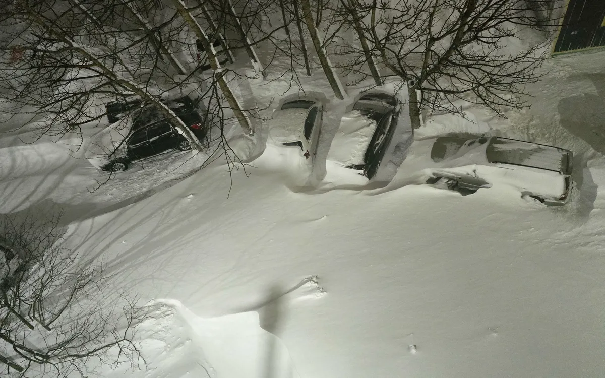 Tuyết rơi d&agrave;y kỷ lục tại Nga khiến 2 người thiệt mạng - Ảnh 1.