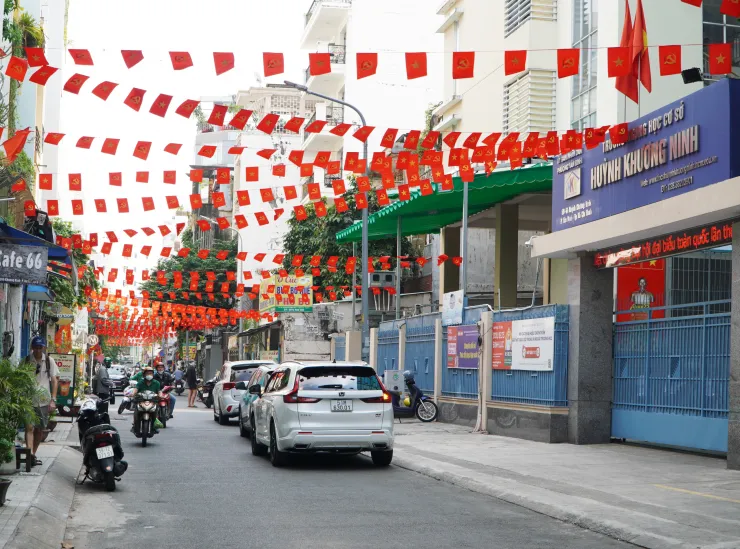 Kh&ocirc;ng kh&iacute; Đại hội XIV lan tỏa khắp TPHCM- Ảnh 1.