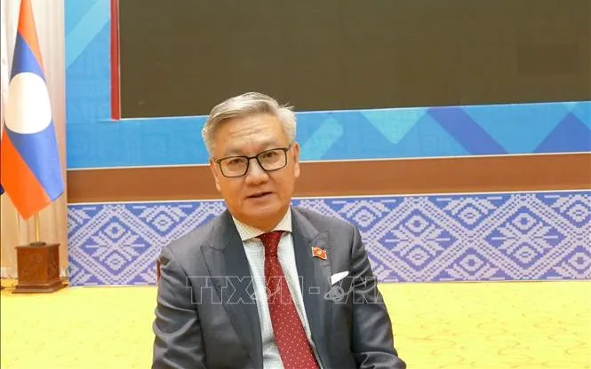 Bộ trưởng Bộ Ngoại giao Lào Thongsavanh Phomvihane trả lời phỏng vấn PV TTXVN tại Lào. Ảnh: Xuân Tú/PV TTXVN tại Lào